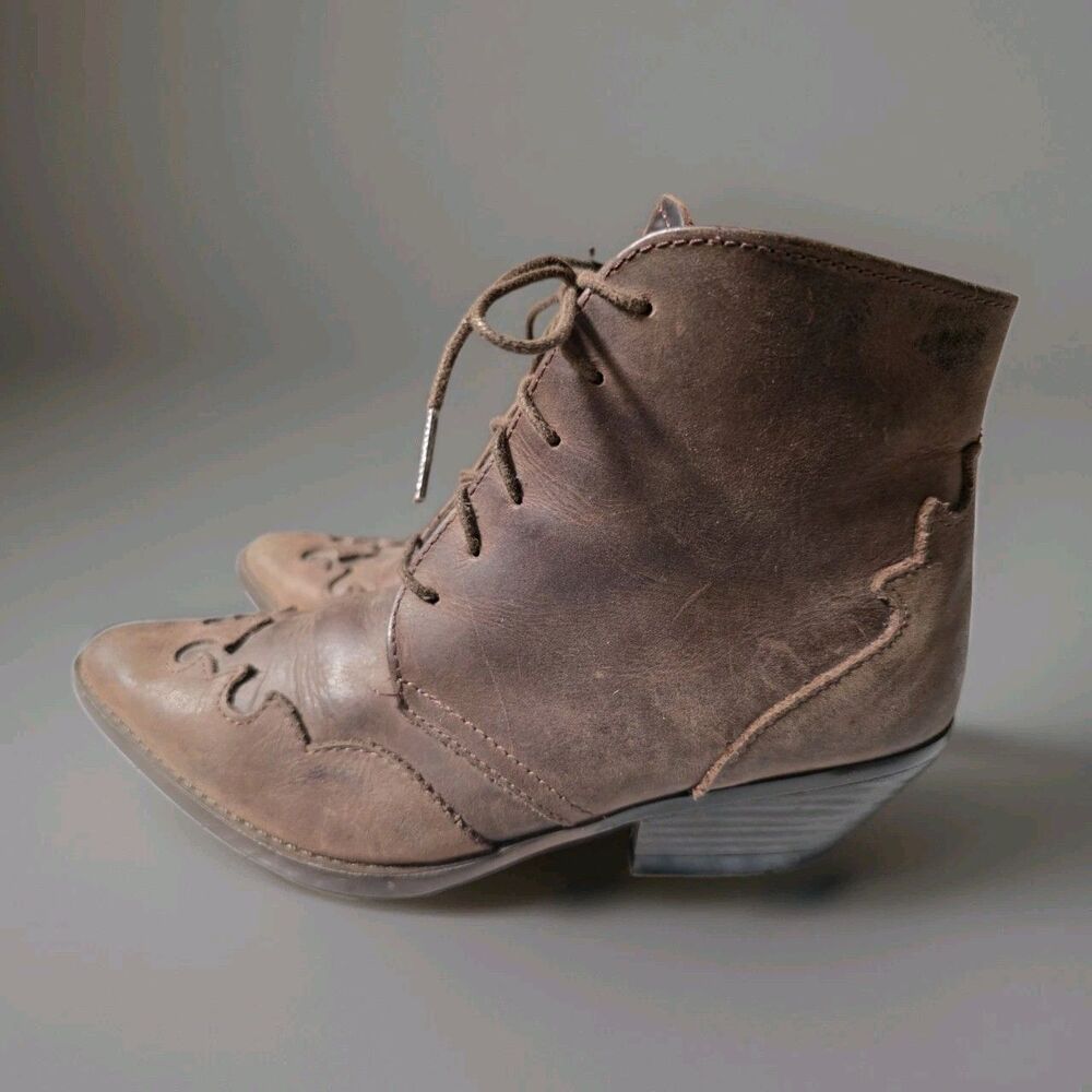 Harris Hawk Details Boots Leather Embossed Western Ankle Women Size 6.5 Spanish